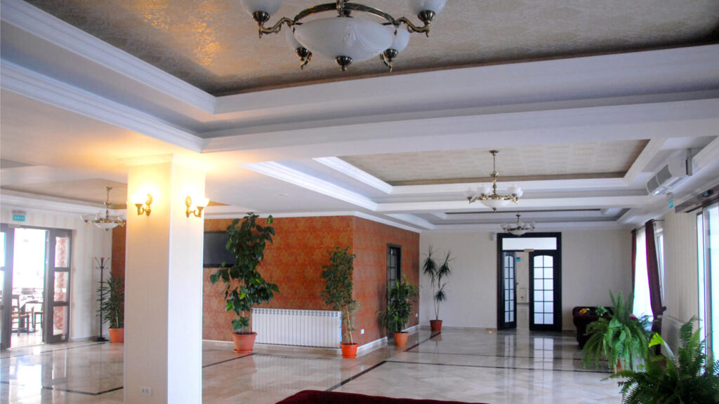 Cornișă din polistiren pentru tavan interior